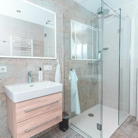 因斯布鲁克赫尔岑文公寓 公寓 *