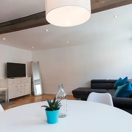 因斯布鲁克赫尔岑文公寓 * 因斯布鲁克