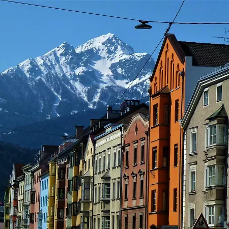 因斯布鲁克赫尔岑文公寓 *