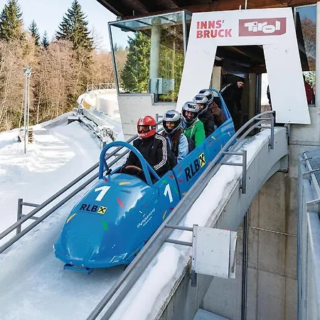 因斯布鲁克赫尔岑文公寓 公寓 *